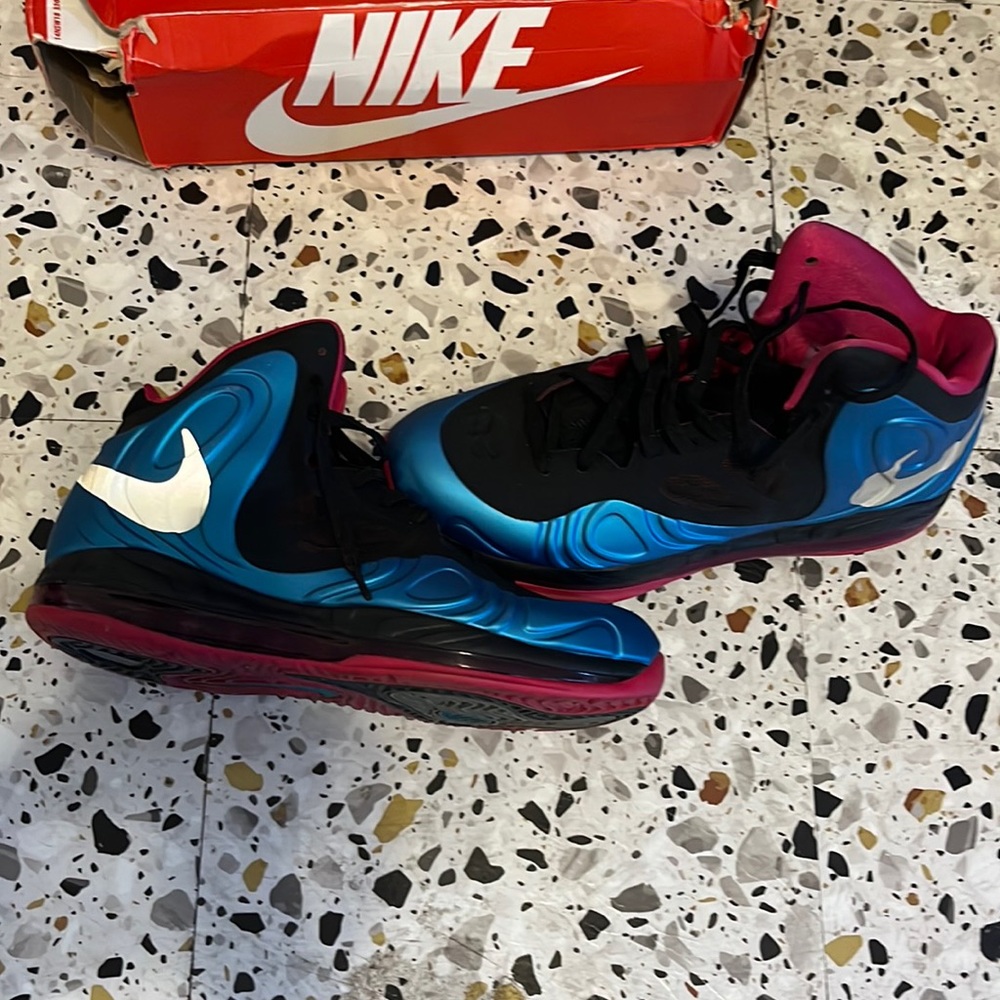 NIKE HYPERPOSITE